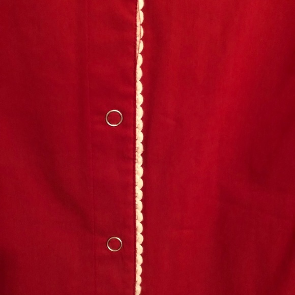 Laura G red button down w/cream scalloped detail - Picture 3 of 3